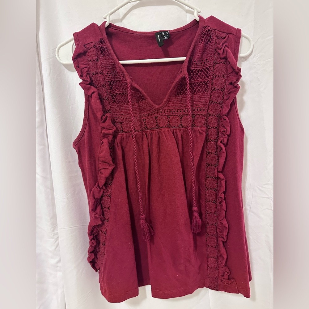Vero Moda sleeveless top. Size M.